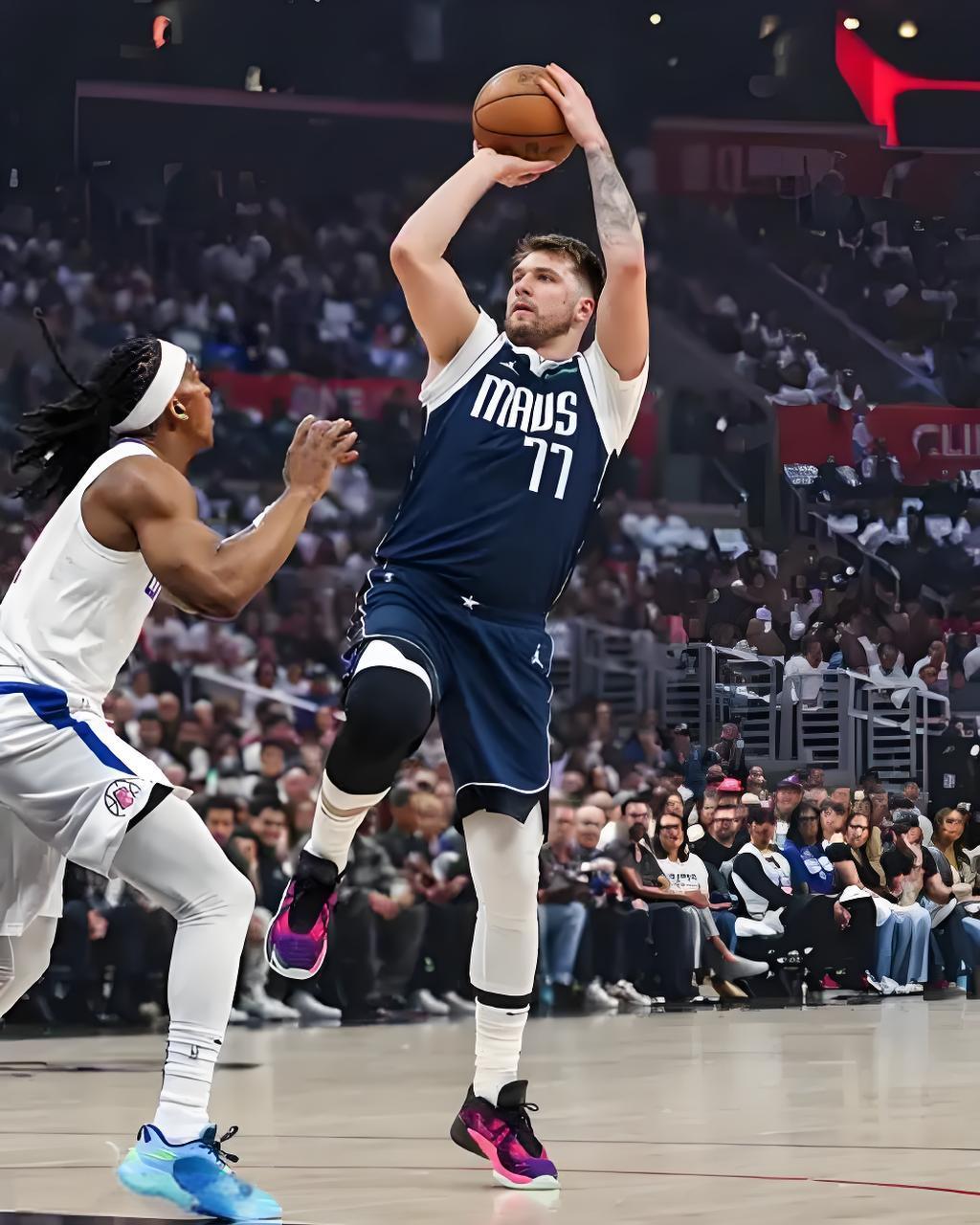 东契奇在独行侠比赛中晋级下一阶段，锐不可当引发热议！的简单介绍