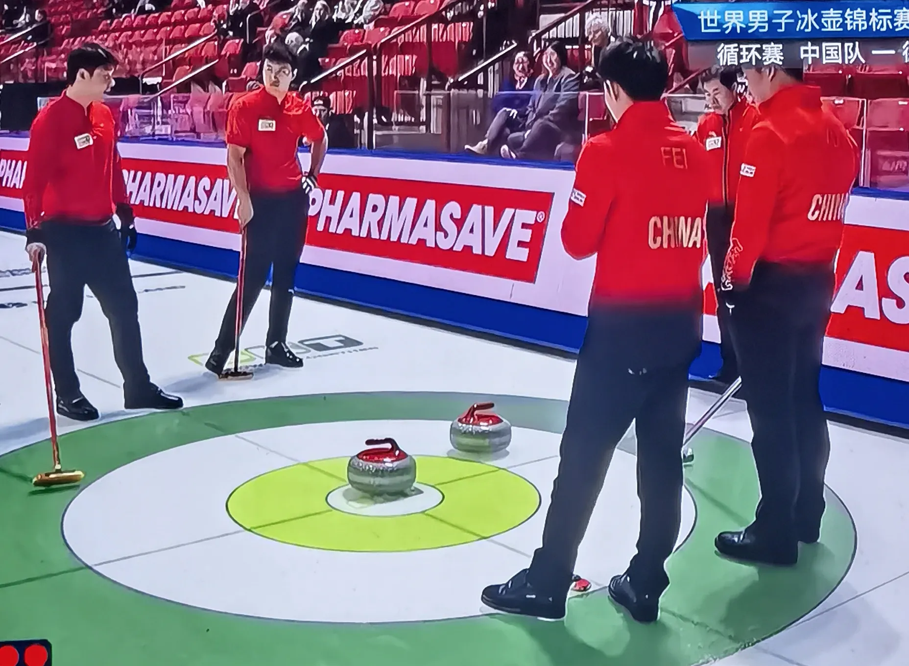 莱万多夫斯基在中国队比赛中大比分获胜，出色发挥引发热议！