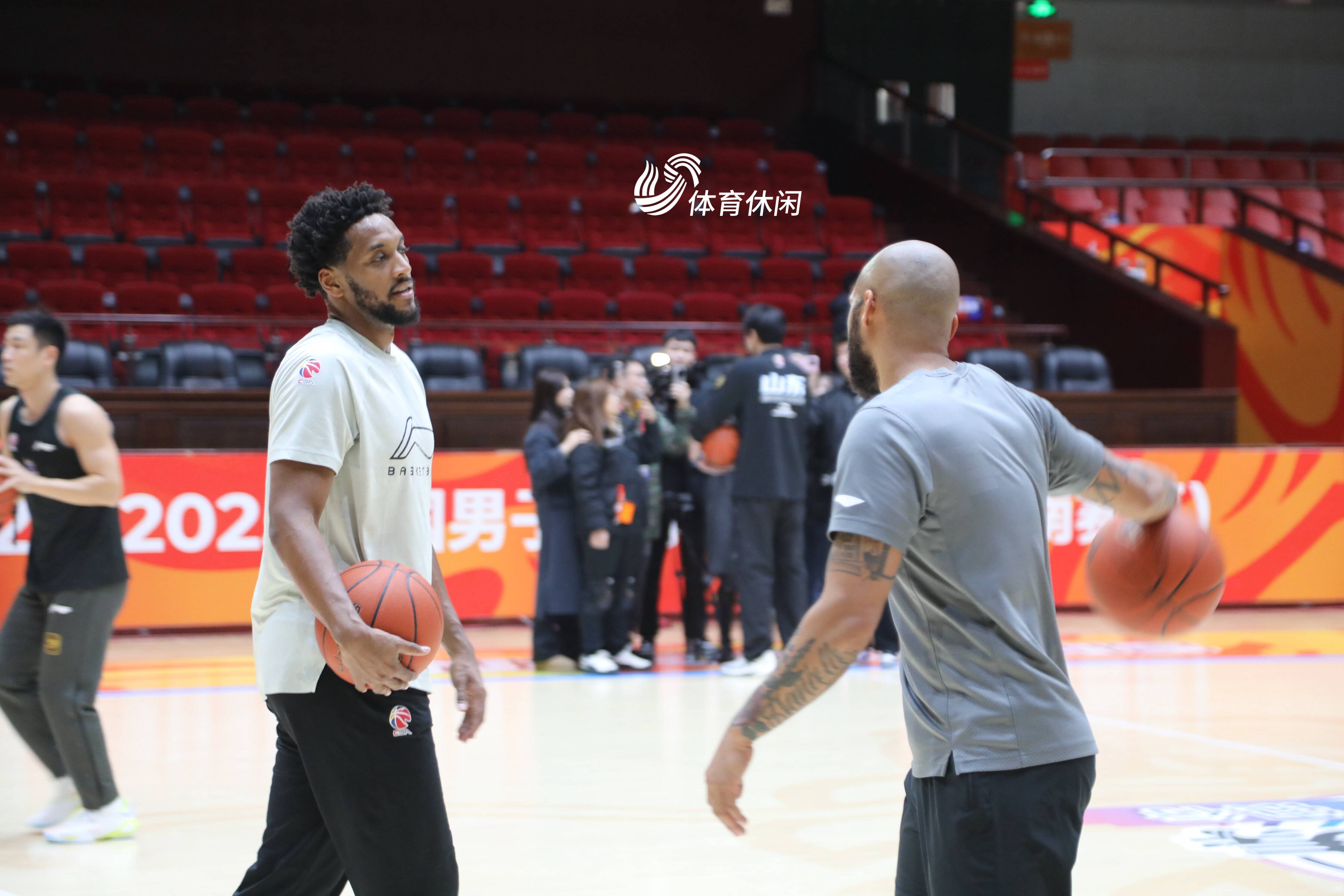 今晨CBA常规赛焦点战，费城76人完成外线爆发，细节曝光，赛季目标并未改变的简单介绍