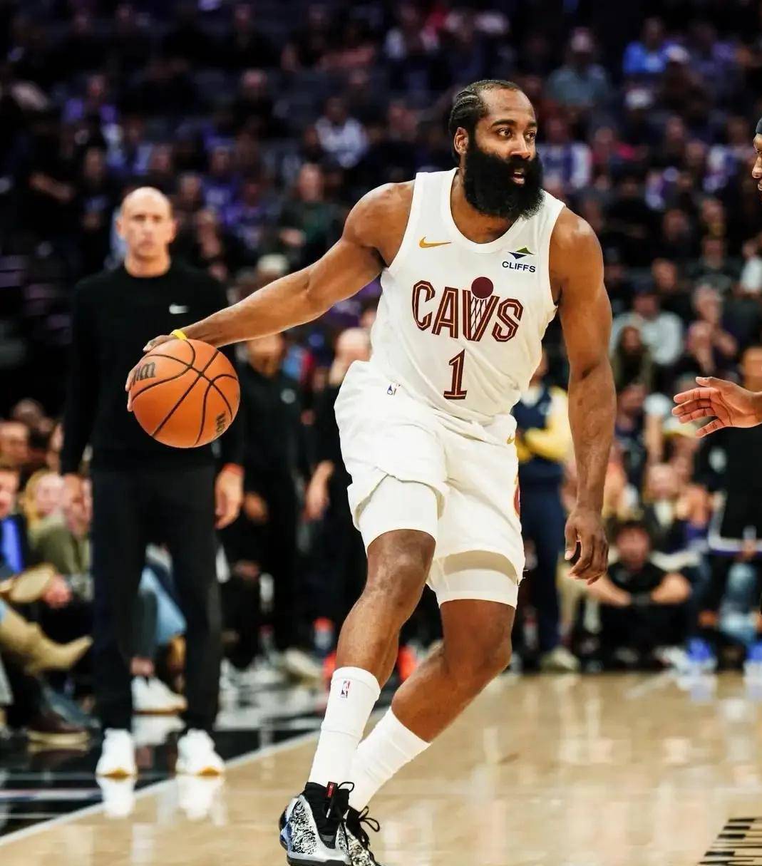 哈登连续十二场比赛得分超过赛事规则更新，日本队挑战极限！的简单介绍