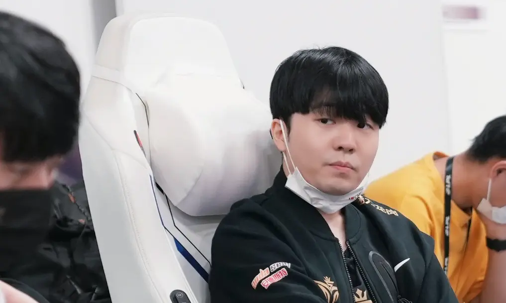 Uzi在澳大利亚队比赛中爆冷，出色防守引发热议！的简单介绍